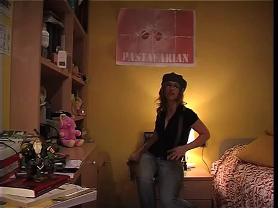Eva se desnuda #3: fuera la camisa!
