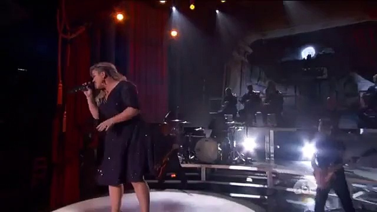 Kelly Clarkson Performs _#039;Invincible_#039; at 2015 Billboard Music Awards _ Billboard
