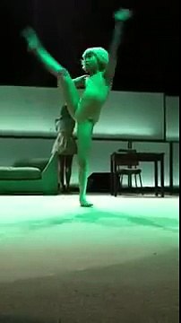 Maddie ziegler and sia - chandelier - Hollywood bowl - 10/24