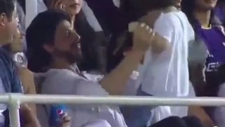 AbRam Khan Dances With Shahrukh Khan On Ooh La La Song