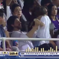 AbRam Khan Dances With Shahrukh Khan On Ooh La La Song