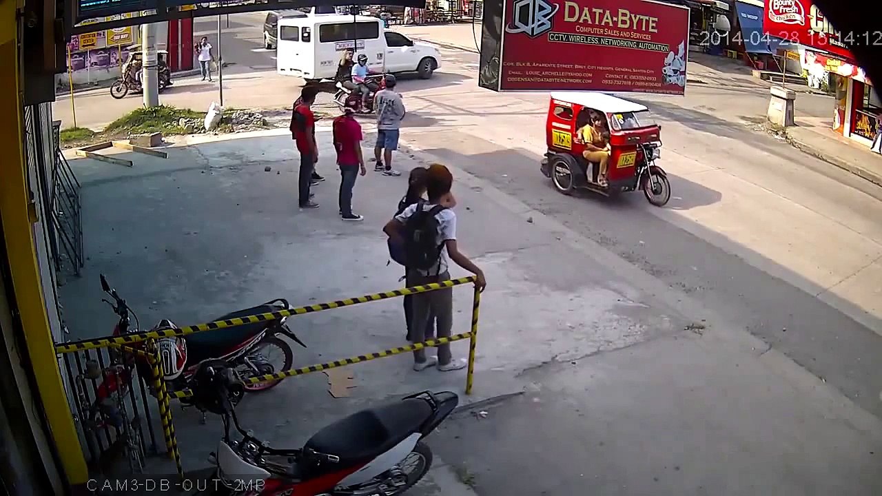 Un homme se faire tirer dessus dans la rue