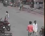 OMG !!! Chain Snatching on the road from a woman