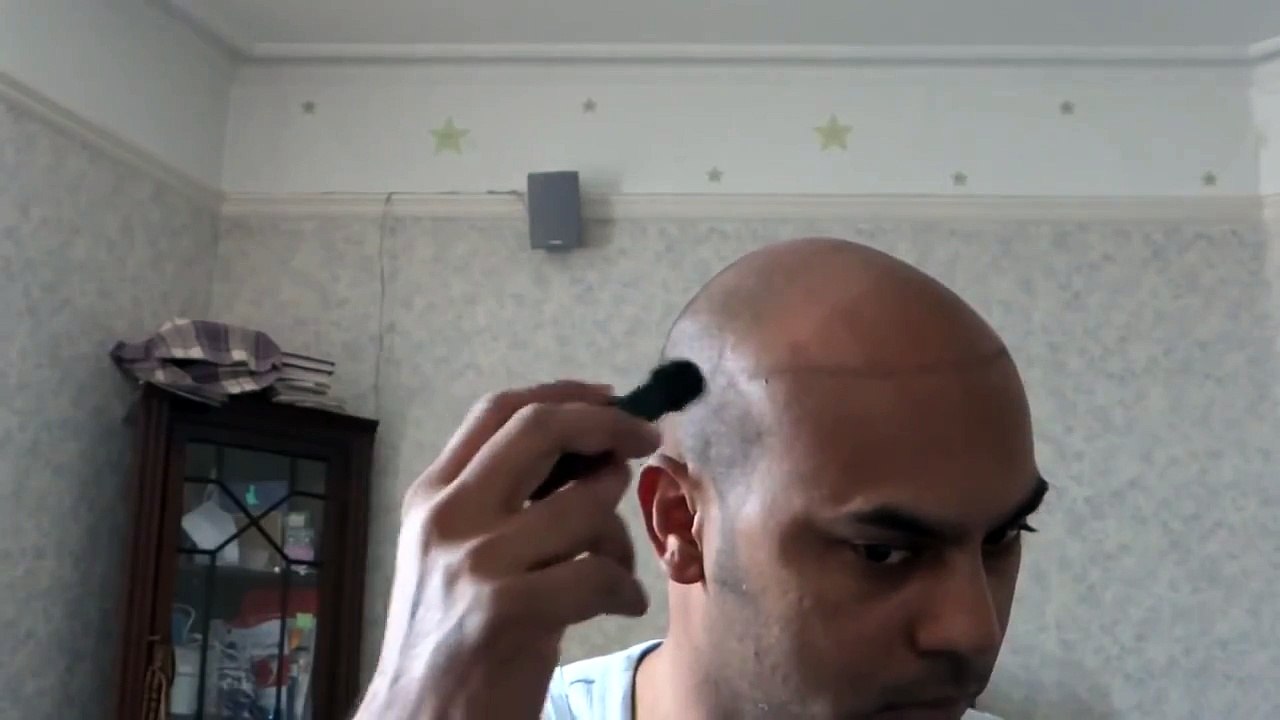 Calvitie - Créer une ligne frontale sur crâne rasé avec le maquillage capillaire Ecobell Shader