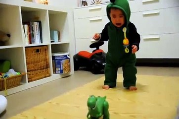 Baby Dino fears Dinos