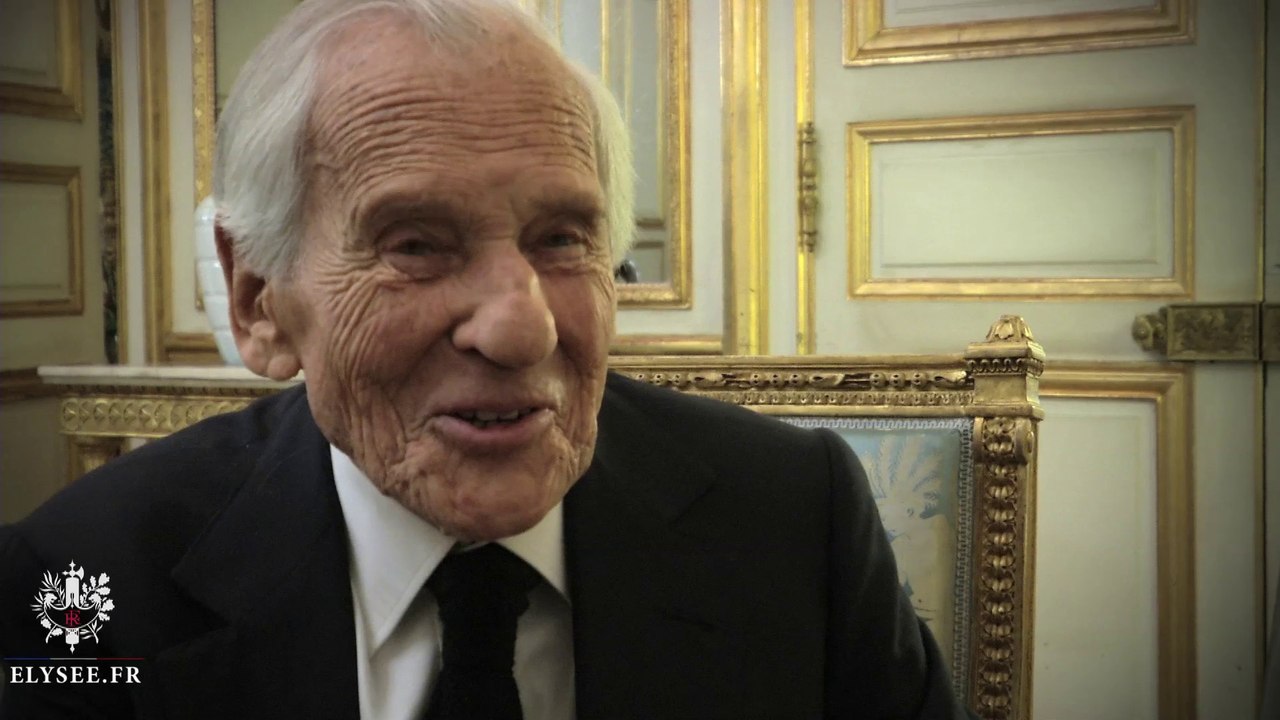 Jean D'Ormesson décoré à l'Elysée