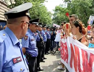 Скачать видео: Studentët protestojnë kundër draftit për 'Arsimin e Lartë' - Albanian Screen TV