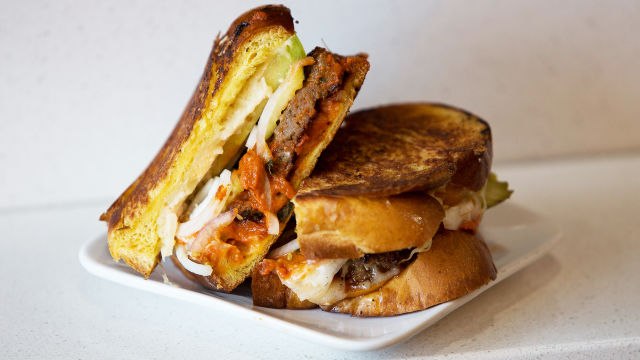 Kitchen Lab - The Ultimate Chili Cheese Dog with Chef Eric Greenspan