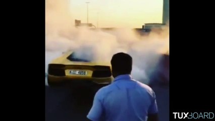 Une Lamborghini Aventador complètement carbonisée