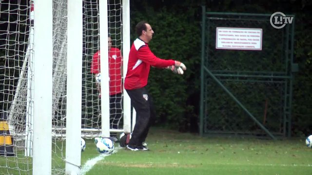 Depois de fechar o gol, Mito vai para linha e dá duas assistências