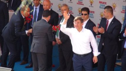 Davutoğlu, Medyaya ve Muhalefete Yüklendi