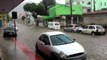 Chuva forte alaga ruas no bairro Tabuazeiro, em Vitória