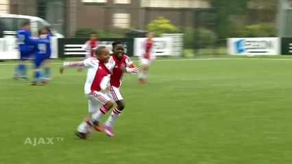 Les jeunes de l'Ajax imitent Ronaldo
