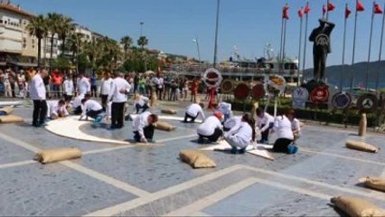 Tuz ve Pul Biberden Türk Bayrağı Yaptılar