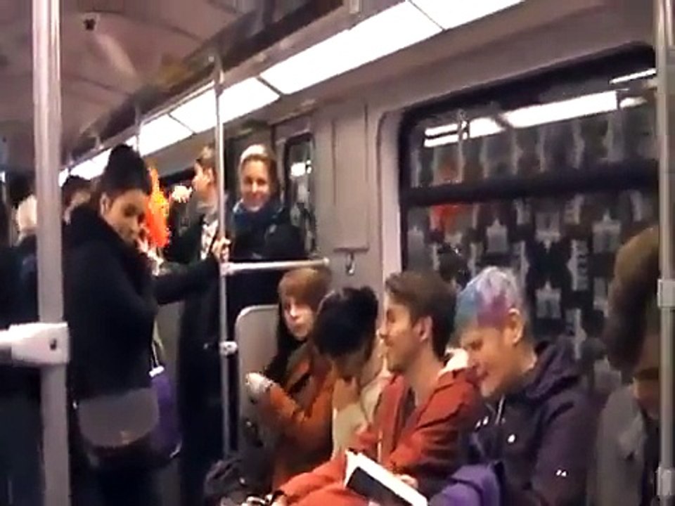 Tout le monde se marre dans le métro grâce à cette dame !