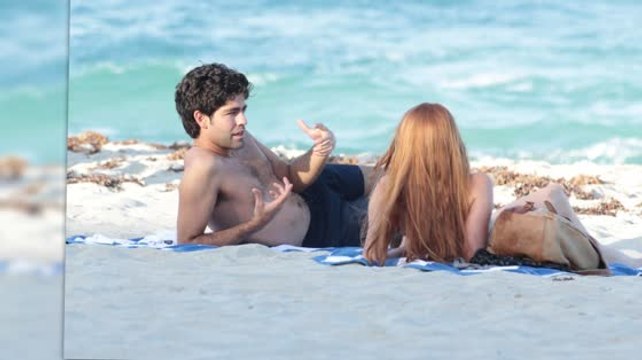 Adrian Grenier Relaxes in Miami Beach With Mysterious Beauties