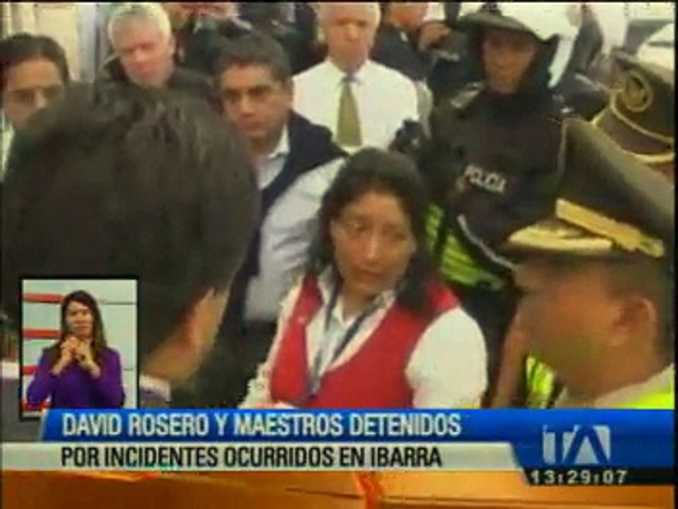 David Rosero y maestros están detenidos por inc...