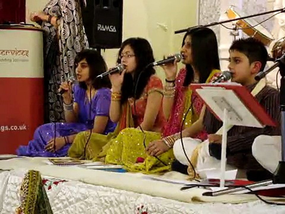 Choti Choti Gaiya Chote Chote Gwal