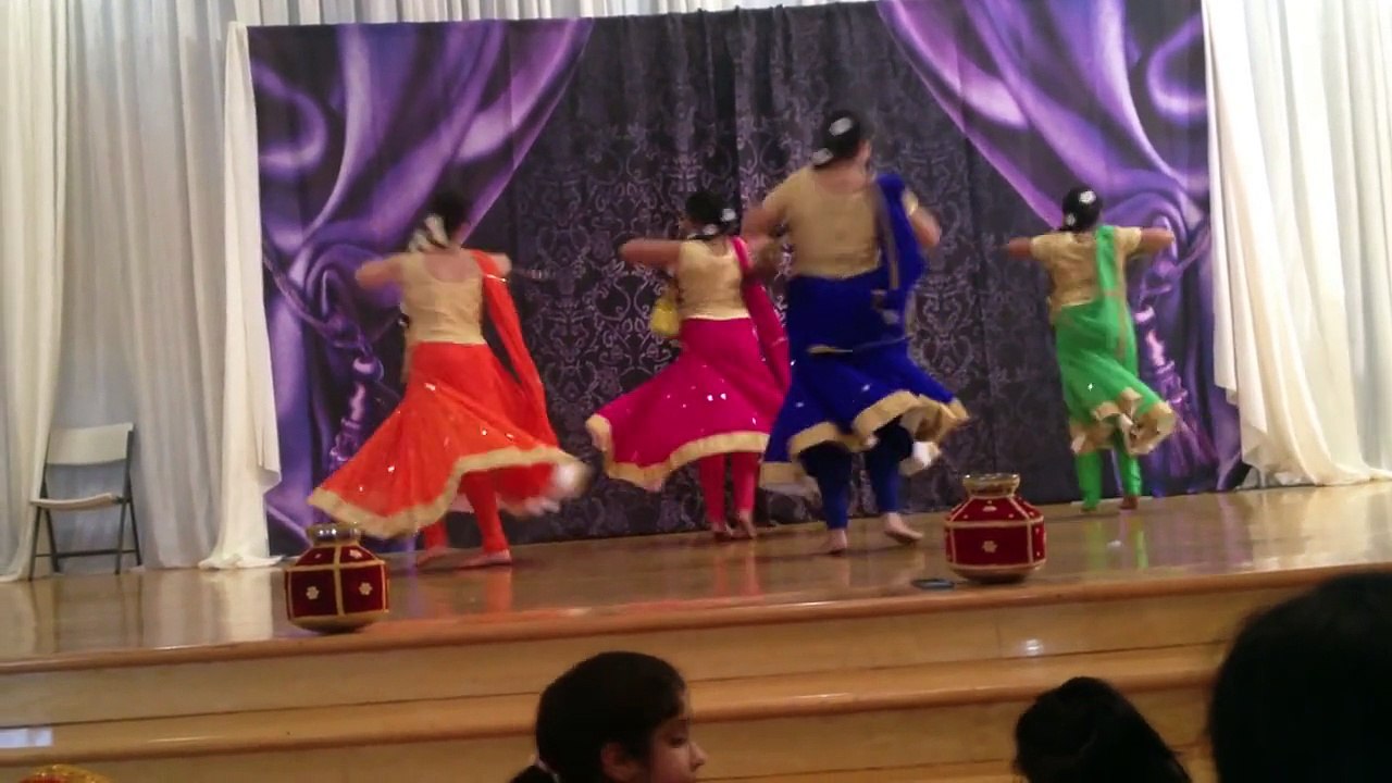 amazing flying mehndi dance