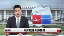 Rival parties aim to pass public-servant pension reform bill by May 28