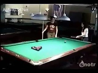 Elle est capable de Gagner au Billard en un seul Tir