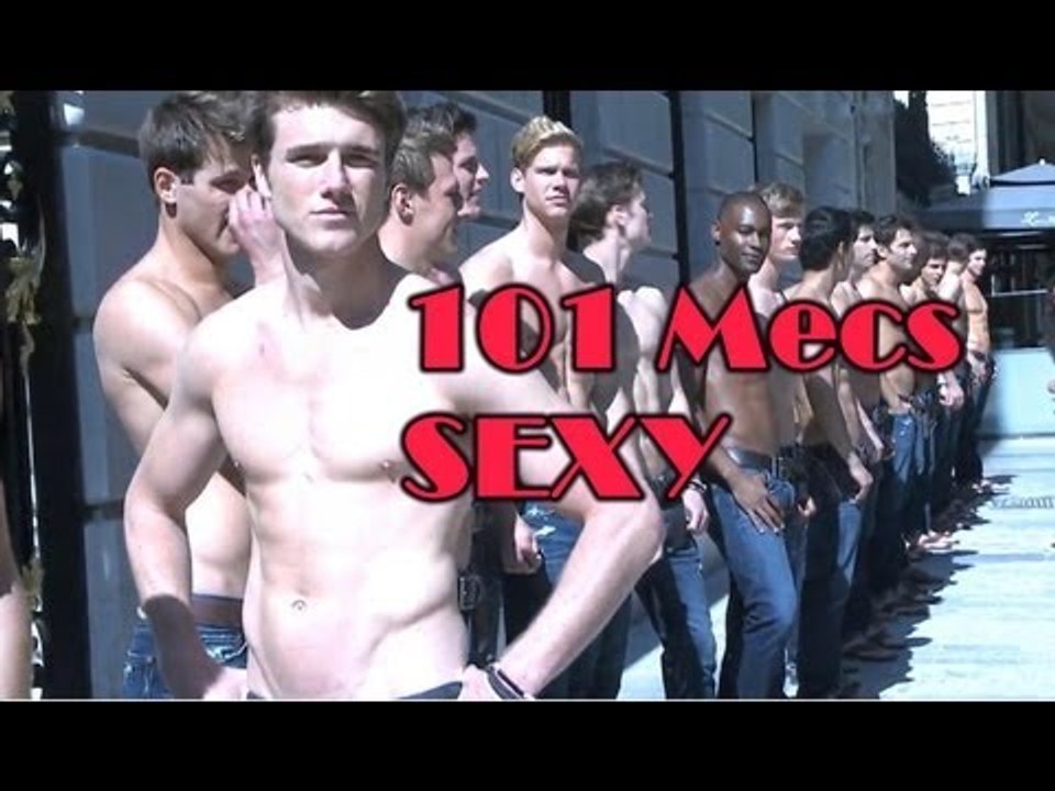 Abercrombie : 101 mecs sexy défilent sur les Champs Elysees