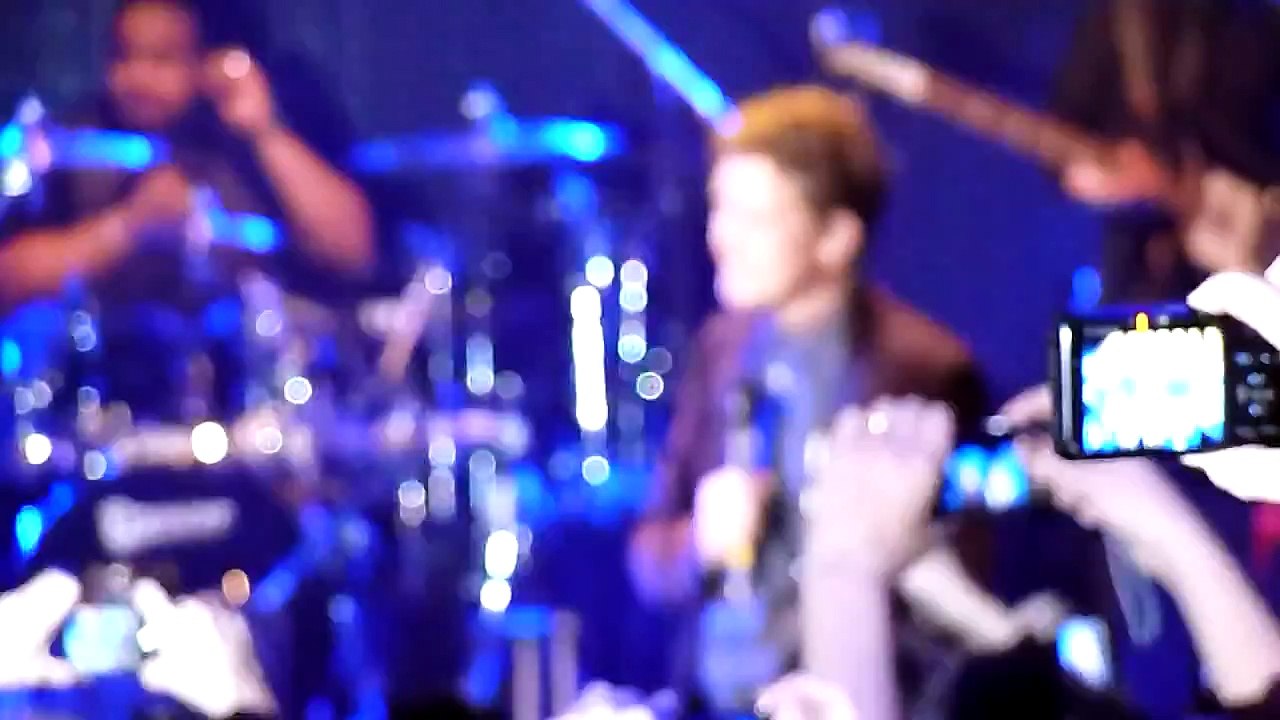 GB40 - Gary Barlow's 40th Birthday. Shine (with the audience in Gary masks!)