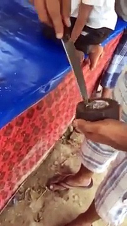 How Pakistani People are Doing Fraud By Selling Less Chicken in Weight