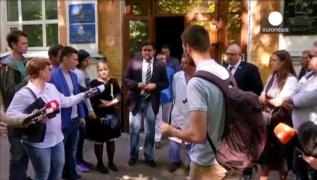 Киев показал предполагаемых российских военных, захваченных на востоке Украины