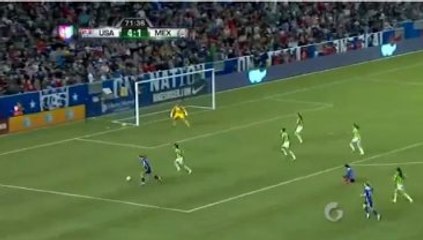 Kadın Futbolcudan Akıllara Zarar Asist