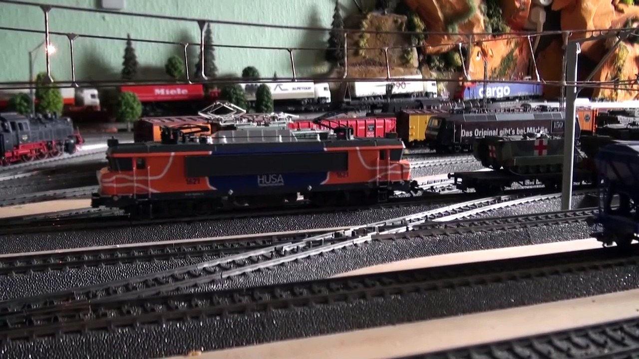 Marklin H0 modelleisenbahn  Husa 1600 serie + Roco en Piko Locs