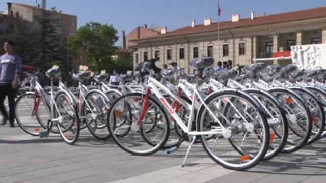 Milli Eğitim Bakanı Nabi Avcı, Bisiklet Dağıtım Törenine Katıldı