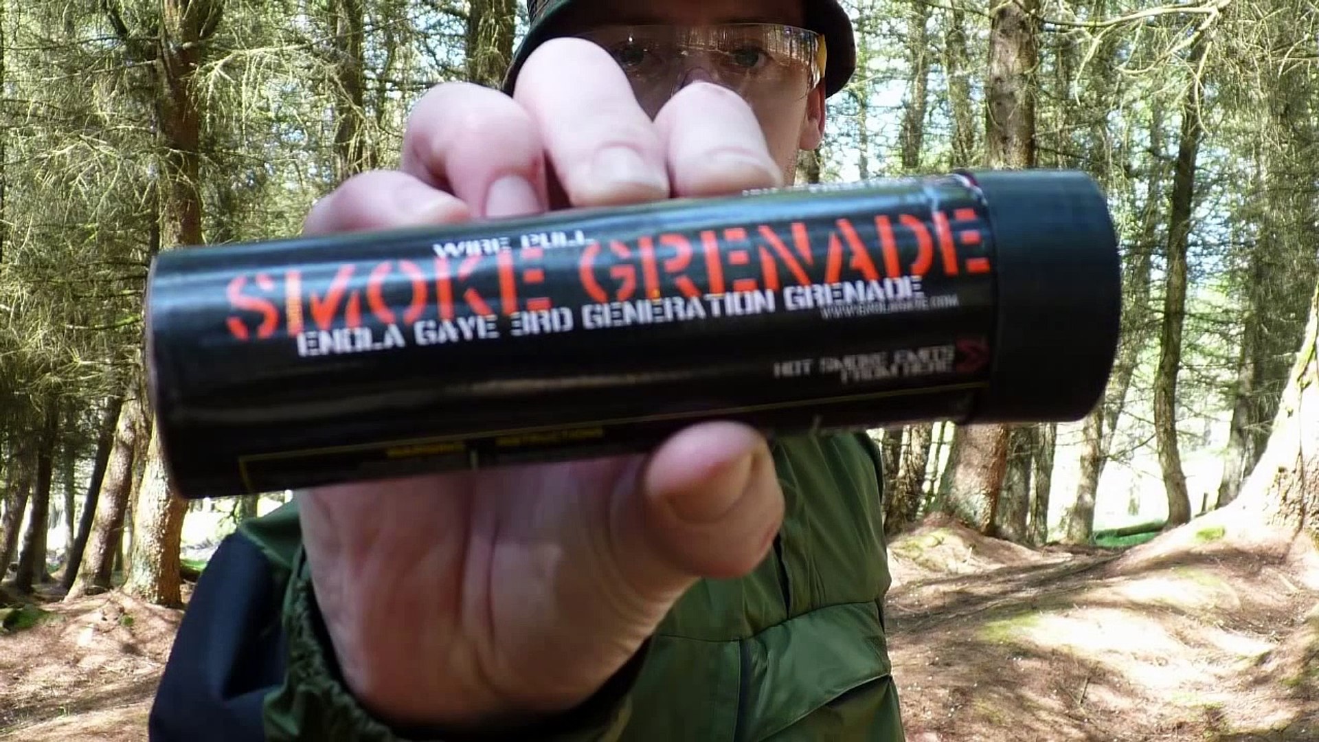 ⁣Airsoft Smoke Grenade - Red Wire Pull Smoke Grenade