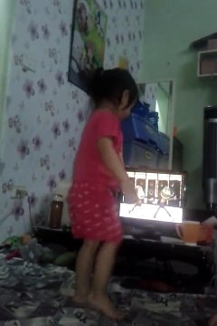 Em bé nhảy theo điệu BARÁ BERÊ - MICHEL TELÓ Young TV