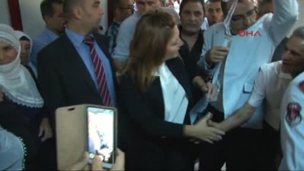 Diyarbakır Sibel Can, Yaşam Savaşı Veren Mutlu Kaya'yı Ziyaret Etti