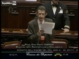 Gianfranco Fini CAZZIA il Ministro Giarda. Scena IMBARAZZANTE!