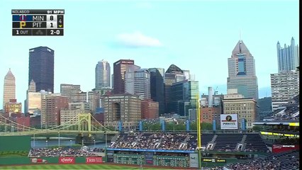 Pedro Alvarez frappe un home run dans un bateau