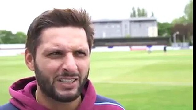Shahid Afridi Answering Harsh Questions Of Fans