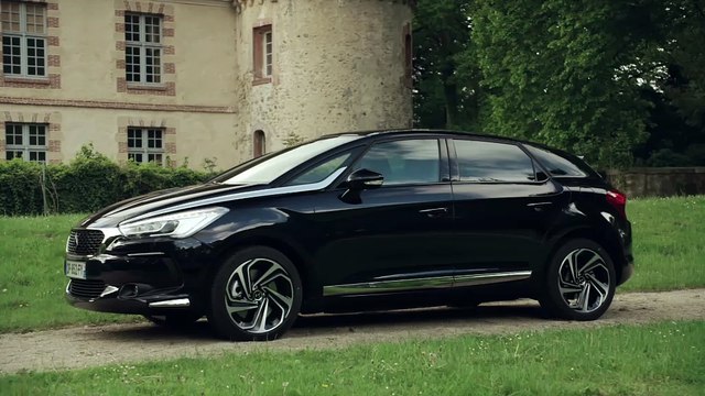 La nouvelle DS 5 inaugure la calandre verticalisée et sculptée DS