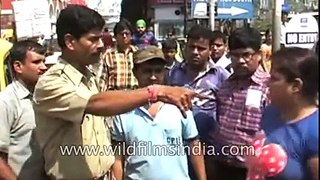 Howrah Taxi driver beaten up by Indian woman