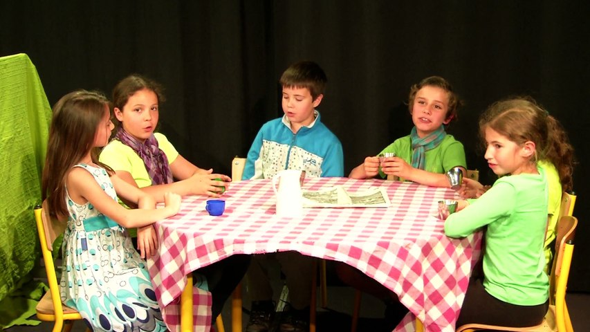 Ref:x2qt8uc Camion des mots Classe de CM1 Ecole du Pont du Loup Monnetier-Mornex 74