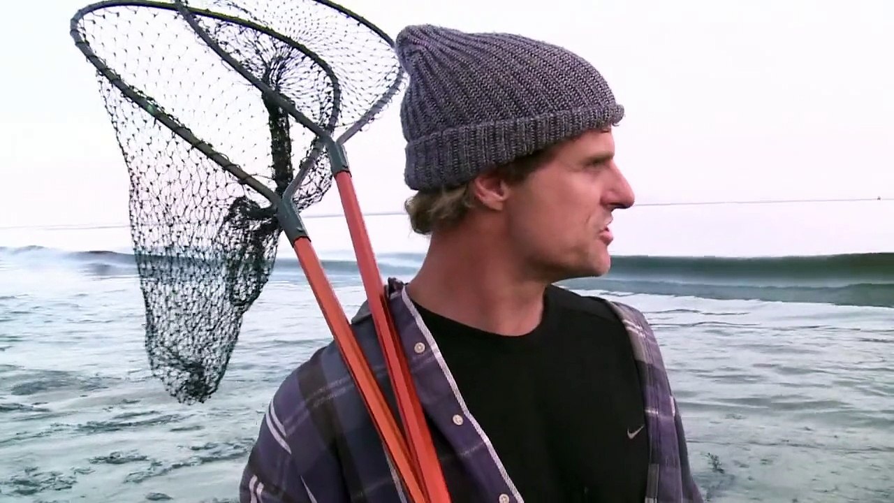 California oil pipeline ruptures, leaks into ocean