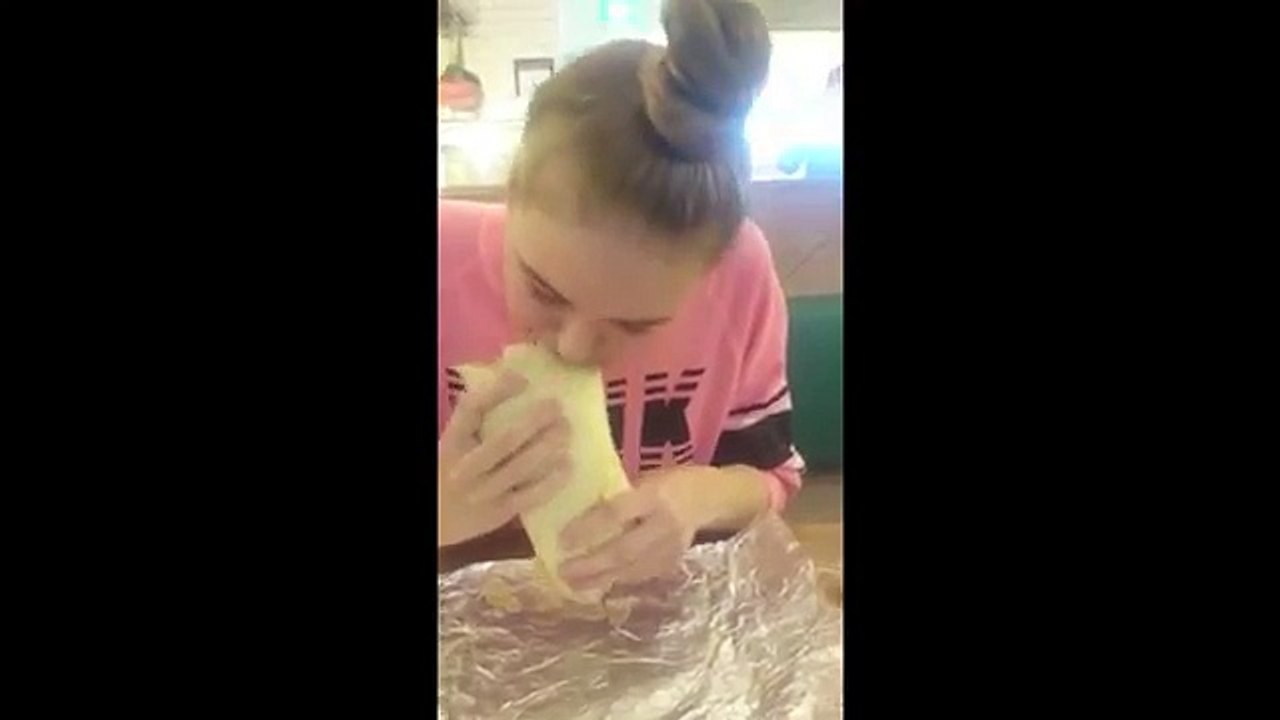 Elle avale un burrito d'1kg en 1min 44