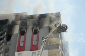 9. Katta Başlayan Yangın Kablolardan 14. Kata Sıçradı