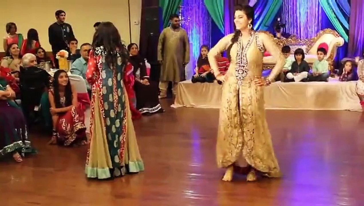 Awesome Wedding Mehndi Night Dance