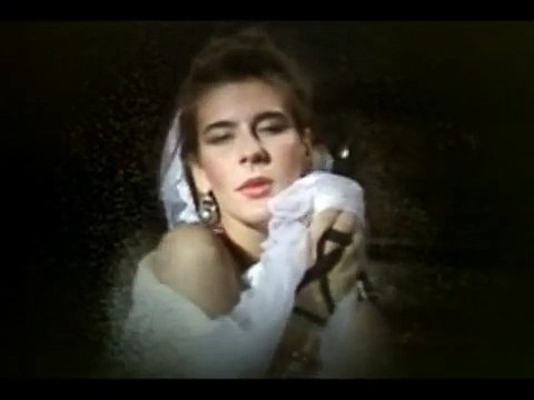 VALERIE DORE - Get closer