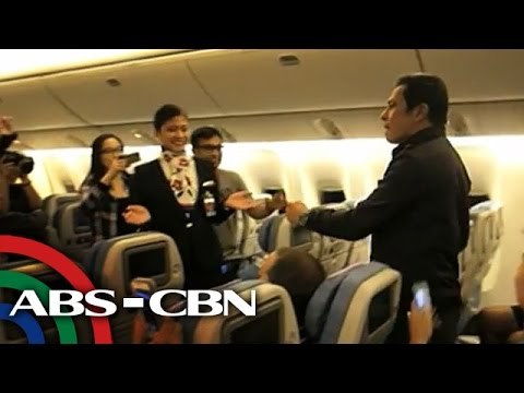 Gary V serenades PAL flight passengers
