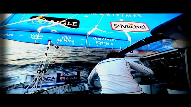 Démoulage et retournement du pont de StMichel-Virbac au chantier Multiplast