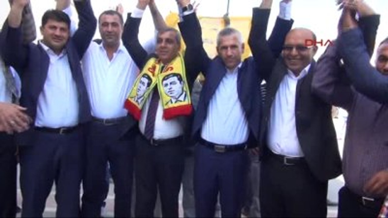Batman'da Ak Partili İl Genel Meclis Üyesi ve 47 Muhtar Hdp'ye Katıldı
