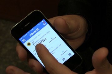 Abanca lanza una aplicación de banca móvil para invidentes